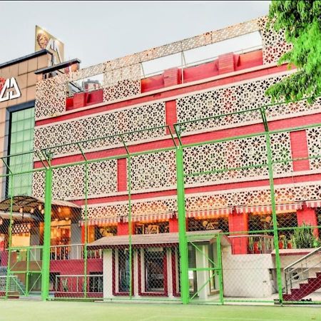 Citi Club Hotel Kanpur Bagian luar foto