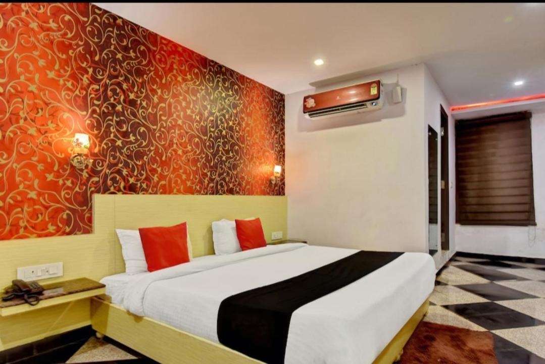 Citi Club Hotel Kanpur Bagian luar foto