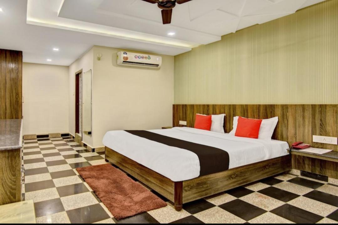 Citi Club Hotel Kanpur Bagian luar foto