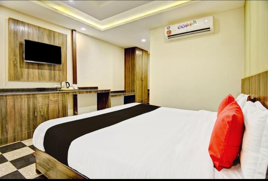 Citi Club Hotel Kanpur Bagian luar foto