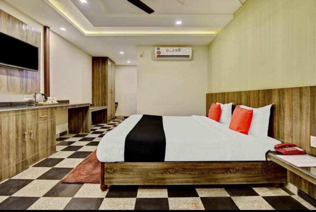 Citi Club Hotel Kanpur Bagian luar foto