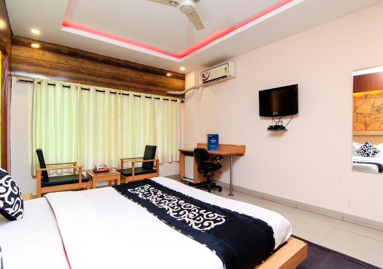 Citi Club Hotel Kanpur Bagian luar foto