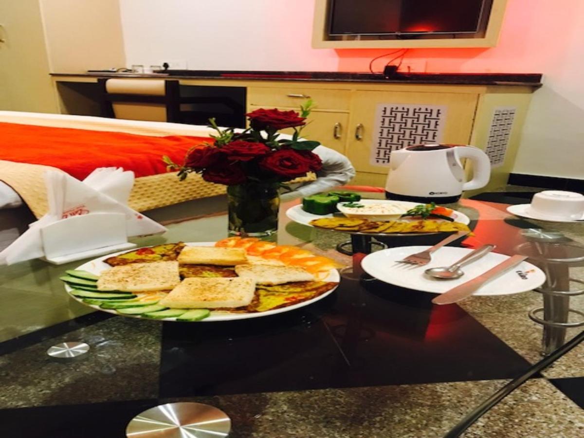 Citi Club Hotel Kanpur Bagian luar foto
